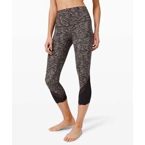 Lululemon Wunder Under Crop High-Rise Scallop Full-On Luxtreme 23" Size 6